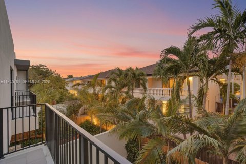Adosado en venta en Miami, Florida, 3 dormitorios, 205.78 m2 № 2000418 - foto 15