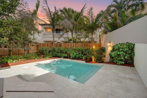 Adosado en venta en Miami, Florida, 3 dormitorios, 205.78 m2 № 2000418 - foto 23