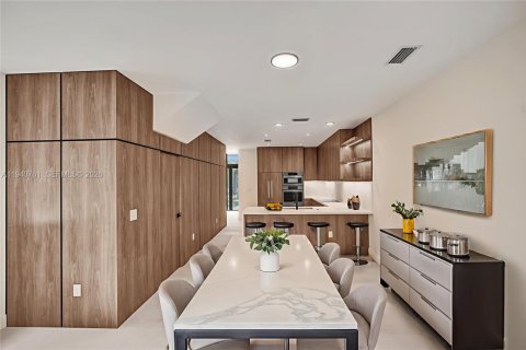Adosado en venta en Miami, Florida, 3 dormitorios, 205.78 m2 № 2000418 - foto 10