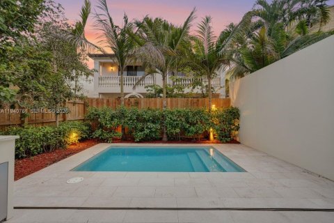 Adosado en venta en Miami, Florida, 3 dormitorios, 205.78 m2 № 2000418 - foto 28