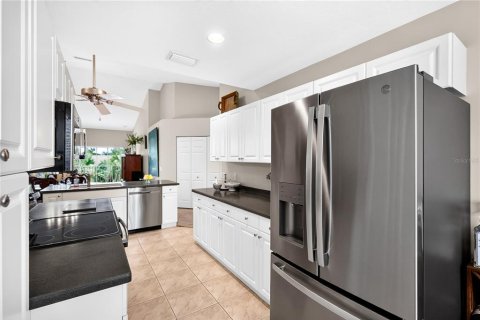 Condo in Bradenton, Florida, 2 bedrooms  № 2394042 - photo 17