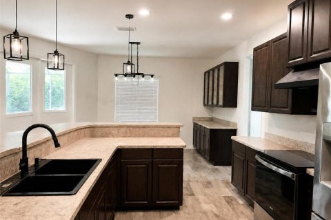 House in Venice, Florida 5 bedrooms, 270.72 sq.m. № 2208124 - photo 3