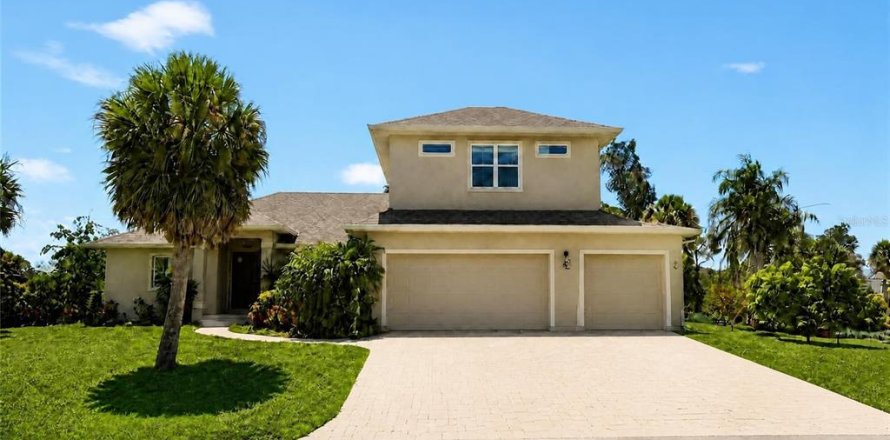 House in Venice, Florida 5 bedrooms, 270.72 sq.m. № 2208124