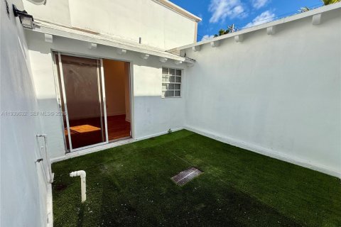 Apartment in Miami Beach, Florida 2 bedrooms, 74.32 sq.m. № 1997009 - photo 13