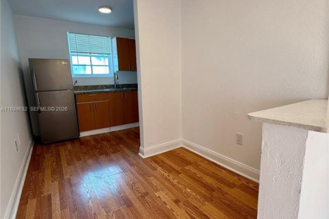 Apartment in Miami Beach, Florida 2 bedrooms, 74.32 sq.m. № 1997009 - photo 2