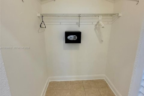 Apartment in Miami Beach, Florida 2 bedrooms, 74.32 sq.m. № 1997009 - photo 9