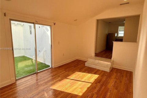 Apartment in Miami Beach, Florida 2 bedrooms, 74.32 sq.m. № 1997009