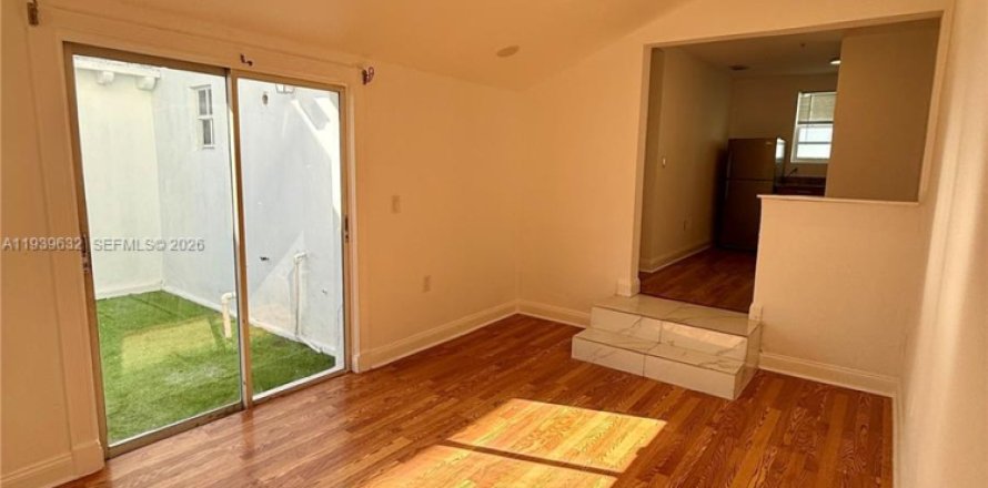 Apartment in Miami Beach, Florida 2 bedrooms, 74.32 sq.m. № 1997009