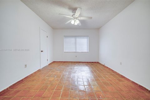 Снять в аренду виллу или дом в Корал-Гейблс, Флорида 3 спальни, 187.11м2, № 2000657 - фото 19