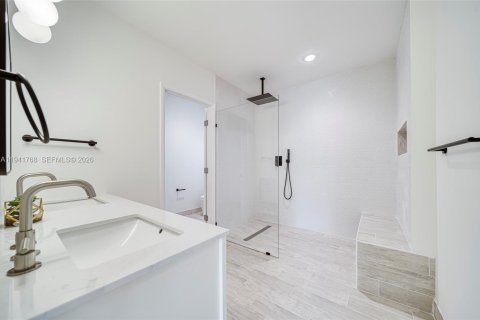 Снять в аренду виллу или дом в Корал-Гейблс, Флорида 3 спальни, 187.11м2, № 2000657 - фото 28