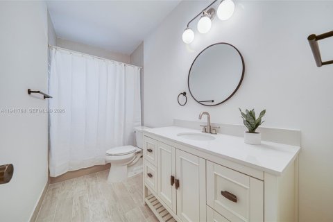 Снять в аренду виллу или дом в Корал-Гейблс, Флорида 3 спальни, 187.11м2, № 2000657 - фото 18