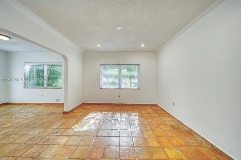 Снять в аренду виллу или дом в Корал-Гейблс, Флорида 3 спальни, 187.11м2, № 2000657 - фото 9