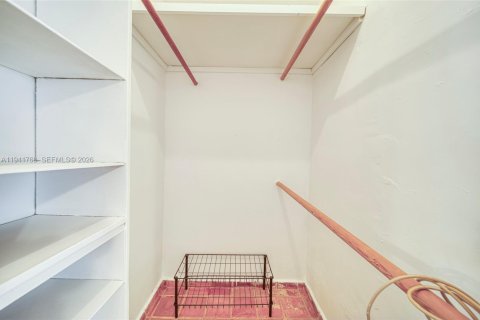 Снять в аренду виллу или дом в Корал-Гейблс, Флорида 3 спальни, 187.11м2, № 2000657 - фото 26