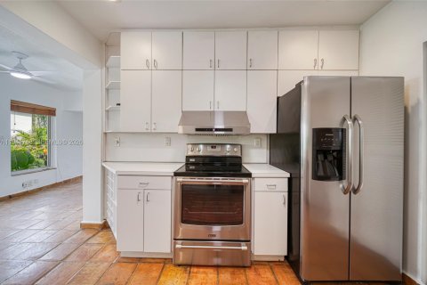 Снять в аренду виллу или дом в Корал-Гейблс, Флорида 3 спальни, 187.11м2, № 2000657 - фото 11