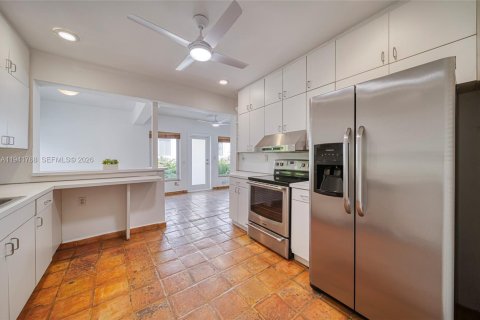 Снять в аренду виллу или дом в Корал-Гейблс, Флорида 3 спальни, 187.11м2, № 2000657 - фото 12