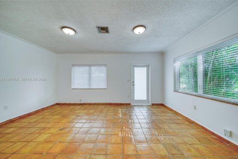 Снять в аренду виллу или дом в Корал-Гейблс, Флорида 3 спальни, 187.11м2, № 2000657 - фото 6