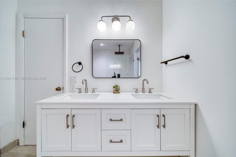 Снять в аренду виллу или дом в Корал-Гейблс, Флорида 3 спальни, 187.11м2, № 2000657 - фото 27