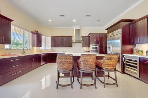 Villa ou maison à vendre à Miami, Floride: 4 chambres, 320.7 m2 № 1970831 - photo 10