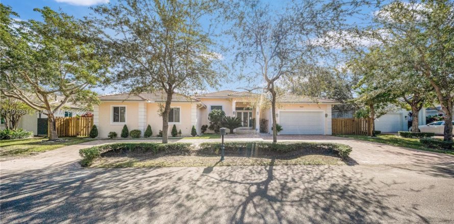 Villa ou maison à Miami, Floride 4 chambres, 320.7 m2 № 1970831