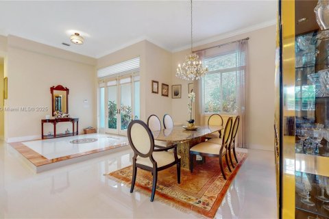 Villa ou maison à vendre à Miami, Floride: 4 chambres, 320.7 m2 № 1970831 - photo 17