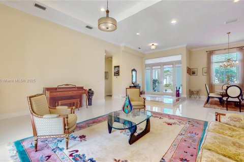 Villa ou maison à vendre à Miami, Floride: 4 chambres, 320.7 m2 № 1970831 - photo 8