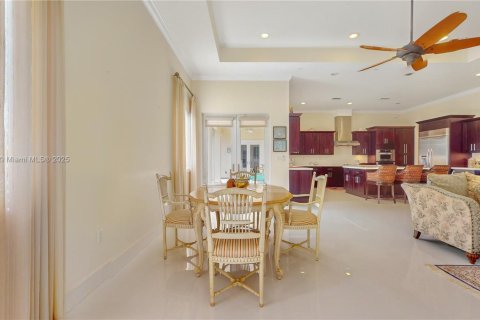 Villa ou maison à vendre à Miami, Floride: 4 chambres, 320.7 m2 № 1970831 - photo 21