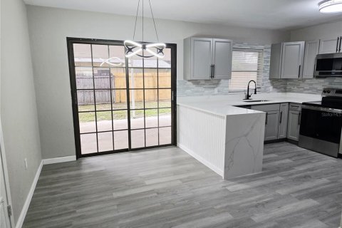 House in Tavares, Florida 3 bedrooms, 127.93 sq.m. № 1817911 - photo 10