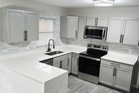 House in Tavares, Florida 3 bedrooms, 127.93 sq.m. № 1817911 - photo 11