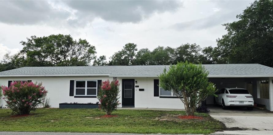 House in Tavares, Florida 3 bedrooms, 127.93 sq.m. № 1817911