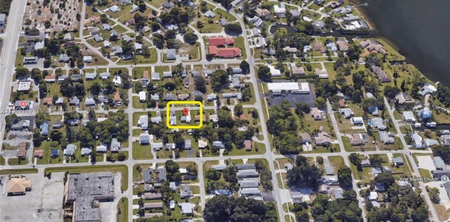 House in Englewood, Florida 2 bedrooms, 98.85 sq.m. № 1889676