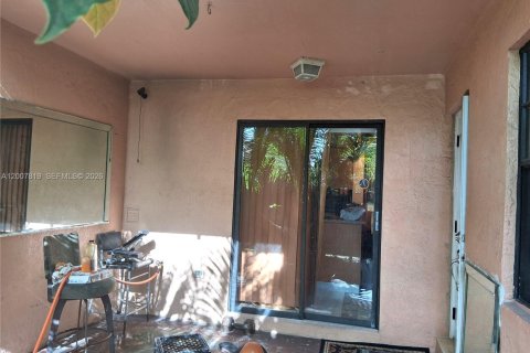 Townhouse in Pembroke Park, Florida 3 bedrooms, 122.07 sq.m. № 2074859 - photo 13