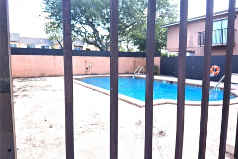 Townhouse in Pembroke Park, Florida 3 bedrooms, 122.07 sq.m. № 2074859 - photo 14