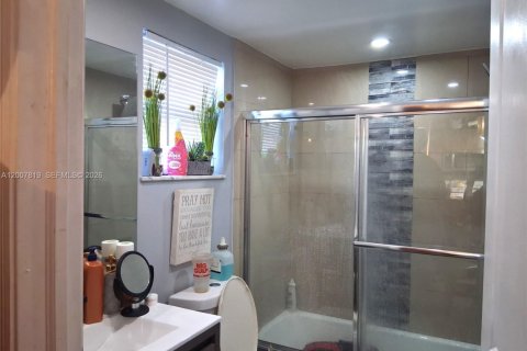 Townhouse in Pembroke Park, Florida 3 bedrooms, 122.07 sq.m. № 2074859 - photo 11
