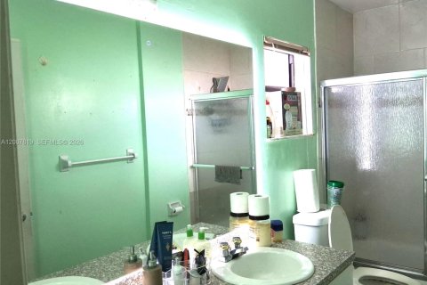 Townhouse in Pembroke Park, Florida 3 bedrooms, 122.07 sq.m. № 2074859 - photo 8