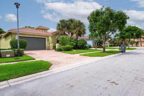 Villa ou maison à vendre à Delray Beach, Floride: 3 chambres, 194.17 m2 № 2405847 - photo 2