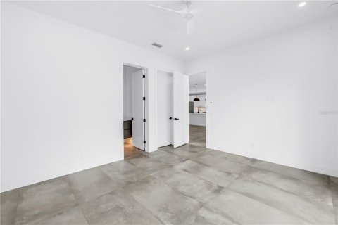 Casa en alquiler en Sarasota, Florida, 6 dormitorios, 341.6 m2 № 1917053 - foto 19