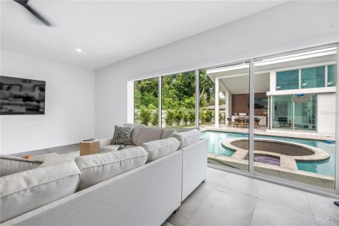 Casa en alquiler en Sarasota, Florida, 6 dormitorios, 341.6 m2 № 1917053 - foto 14