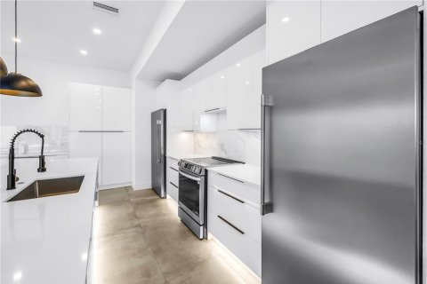 Casa en alquiler en Sarasota, Florida, 6 dormitorios, 341.6 m2 № 1917053 - foto 11
