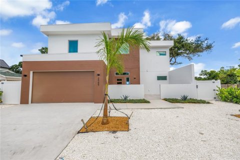 Casa en alquiler en Sarasota, Florida, 6 dormitorios, 341.6 m2 № 1917053 - foto 1