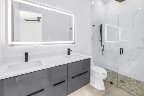 Casa en alquiler en Sarasota, Florida, 6 dormitorios, 341.6 m2 № 1917053 - foto 29