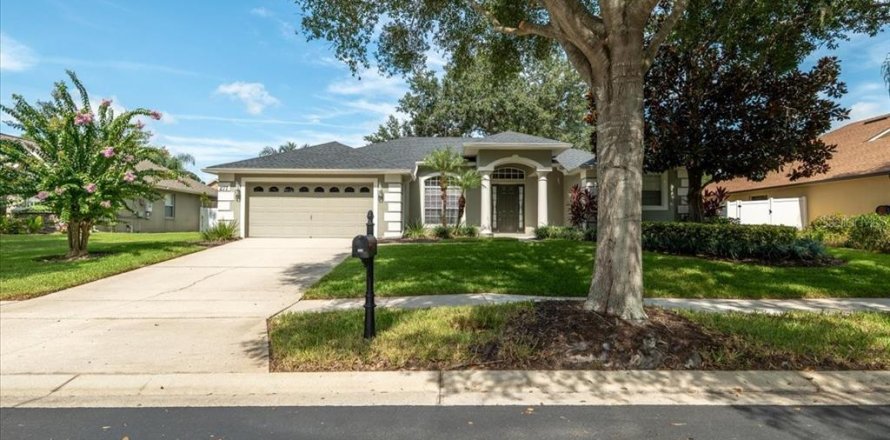 House in Auburndale, Florida 3 bedrooms, 205.5 sq.m. № 1857813