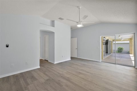 House in The Villages, Florida 3 bedrooms, 188.03 sq.m. № 1784746 - photo 9