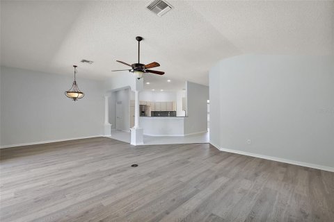 House in The Villages, Florida 3 bedrooms, 188.03 sq.m. № 1784746 - photo 8