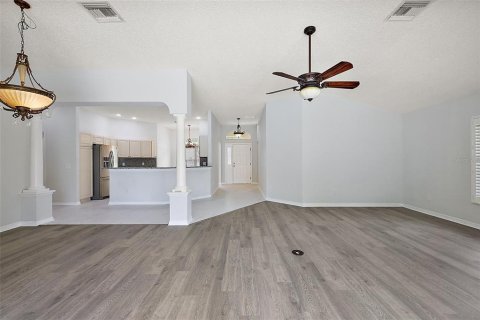 House in The Villages, Florida 3 bedrooms, 188.03 sq.m. № 1784746 - photo 7