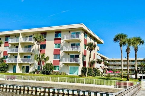 Condo in Daytona Beach, Florida, 1 bedroom № 2206156