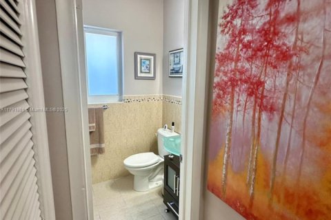 House in Coral Gables, Florida 3 bedrooms, 126.9 sq.m. № 1739043 - photo 24