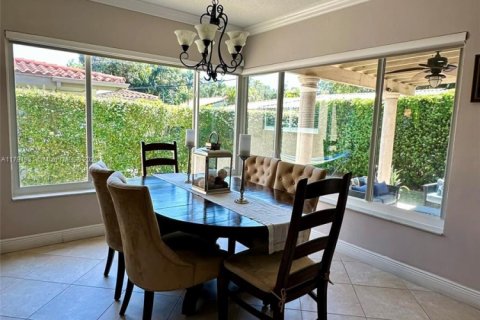House in Coral Gables, Florida 3 bedrooms, 126.9 sq.m. № 1739043 - photo 6