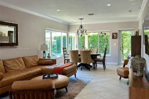 House in Coral Gables, Florida 3 bedrooms, 126.9 sq.m. № 1739043 - photo 3