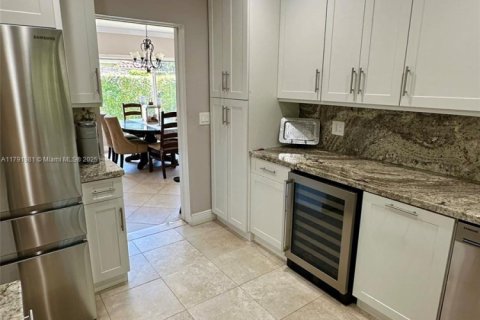 House in Coral Gables, Florida 3 bedrooms, 126.9 sq.m. № 1739043 - photo 9