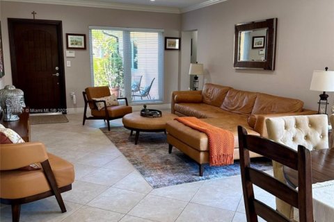 House in Coral Gables, Florida 3 bedrooms, 126.9 sq.m. № 1739043 - photo 4